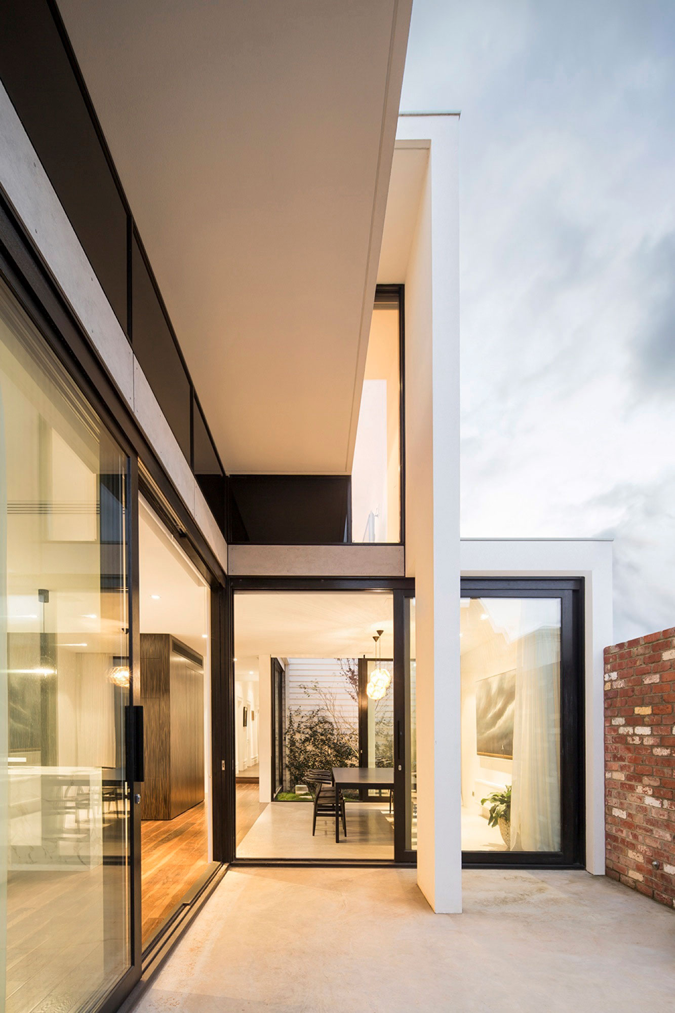 An Elegant and Striking Contemporary Family Home in Melbourne by Mitsouri Architects (11)