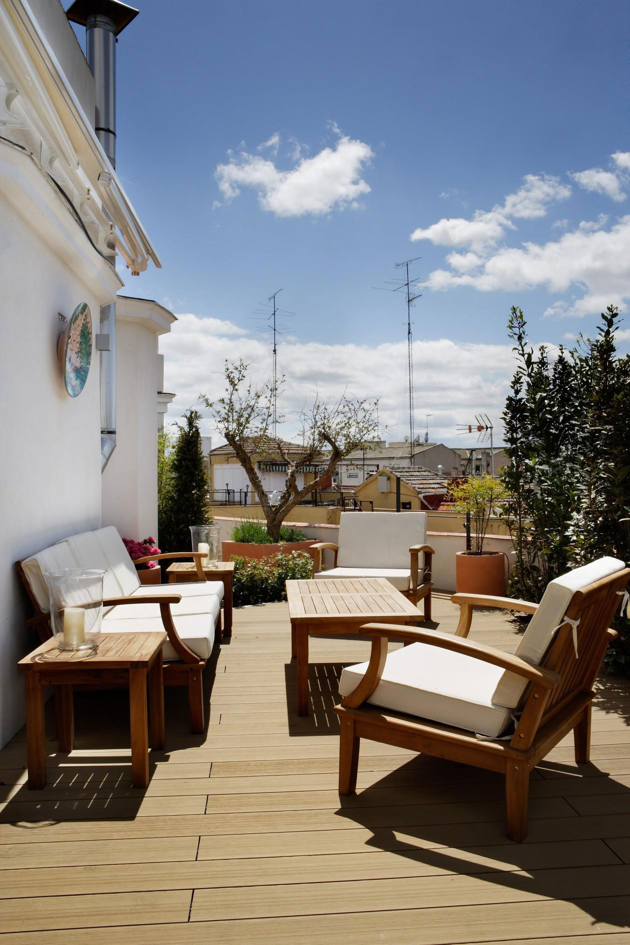 An Elegant and Warm Penthouse with Open Spaces and Functional Interior in Rosales by ÁBATON (12)
