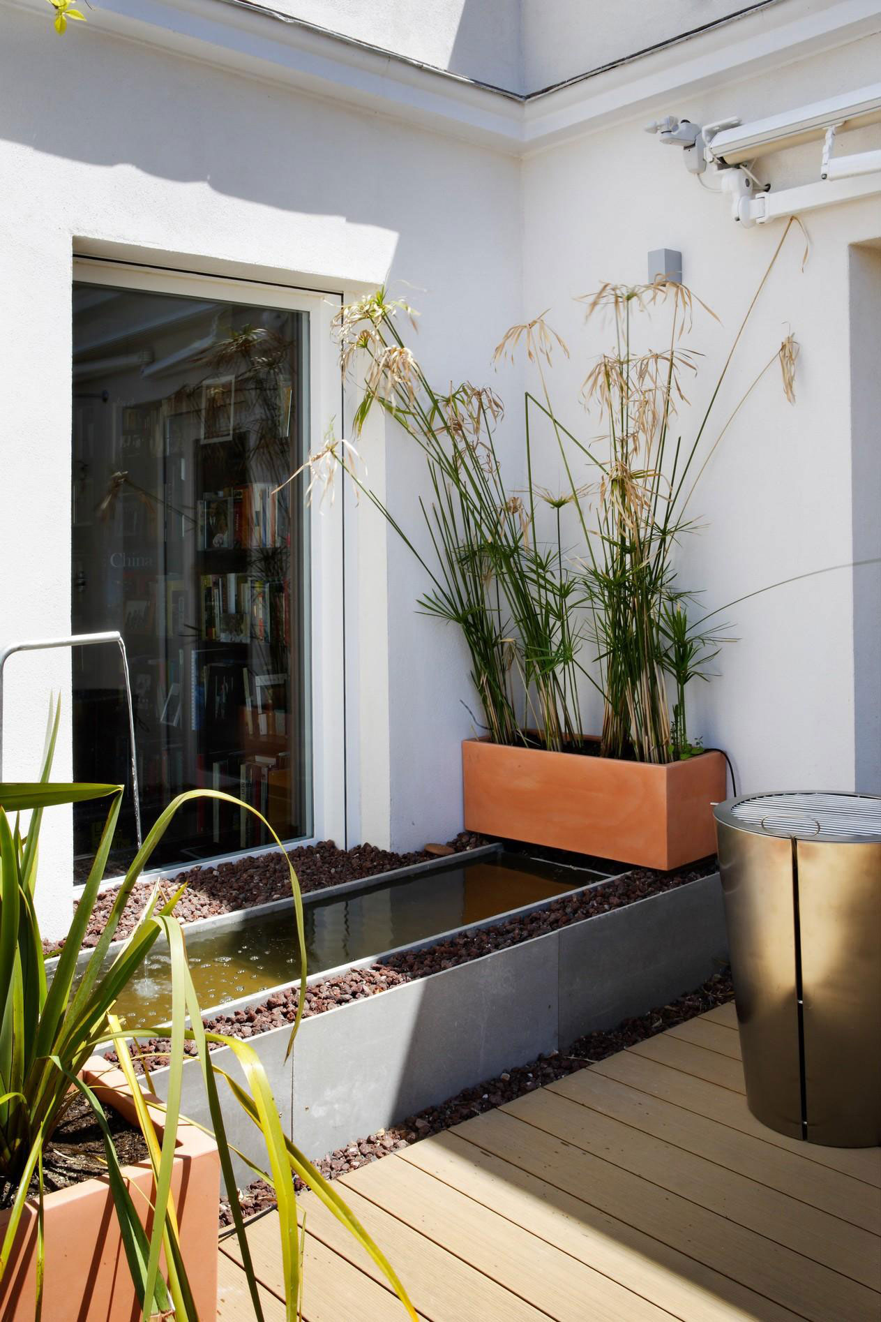 An Elegant and Warm Penthouse with Open Spaces and Functional Interior in Rosales by ÁBATON (13)