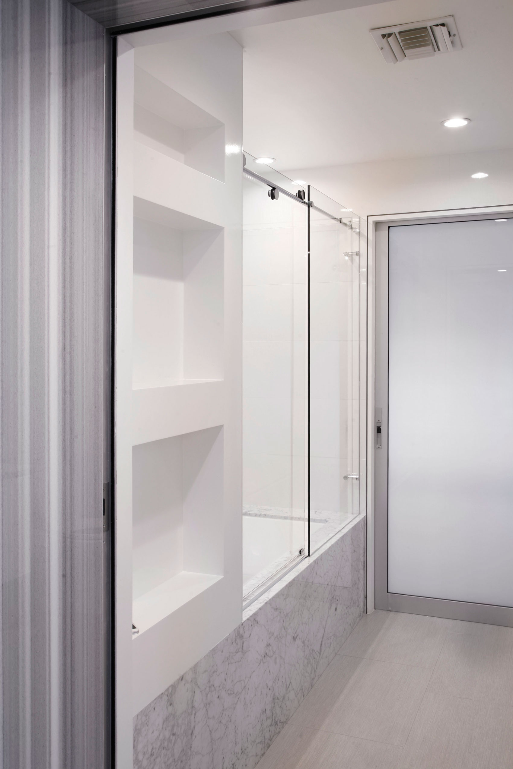 An Elegant and Whimsical Family Loft with Concrete Walls in Los Angeles by CHA:COL (13)