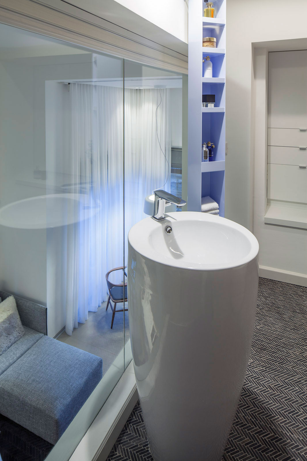 An Exquisite Contemporary Apartment with Comfortable and Relaxed Atmosphere in Tel Aviv by BLV Design/Architecture (17)