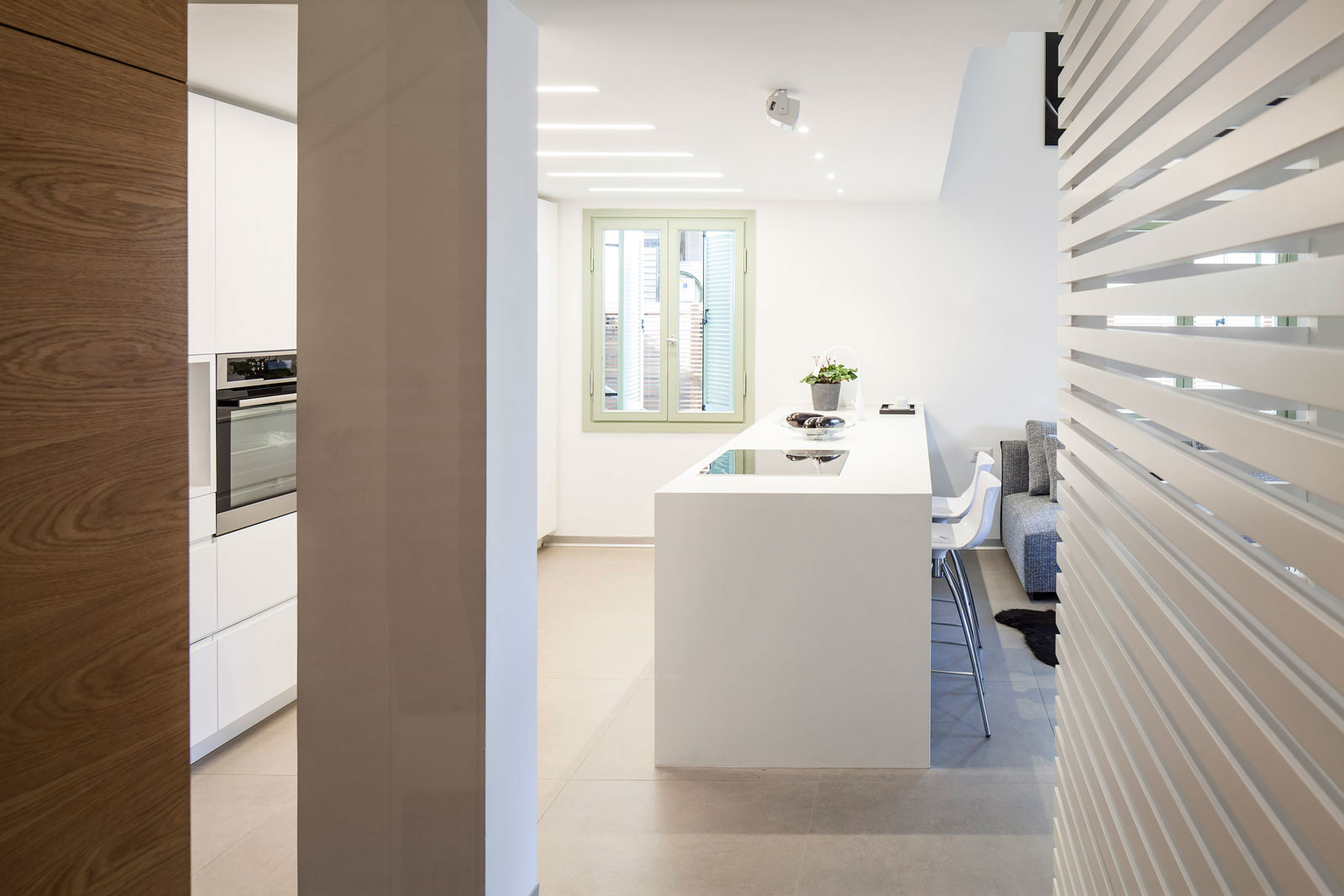 An Exquisite Contemporary Apartment with Comfortable and Relaxed Atmosphere in Tel Aviv by BLV Design/Architecture (7)