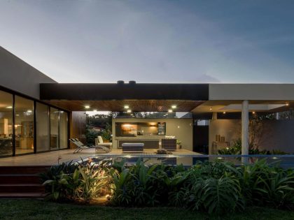 An Exquisite Contemporary Home with Elegant Landscaping in Praia do Laranjal, Brazil by Rmk! Arquitetura (13)