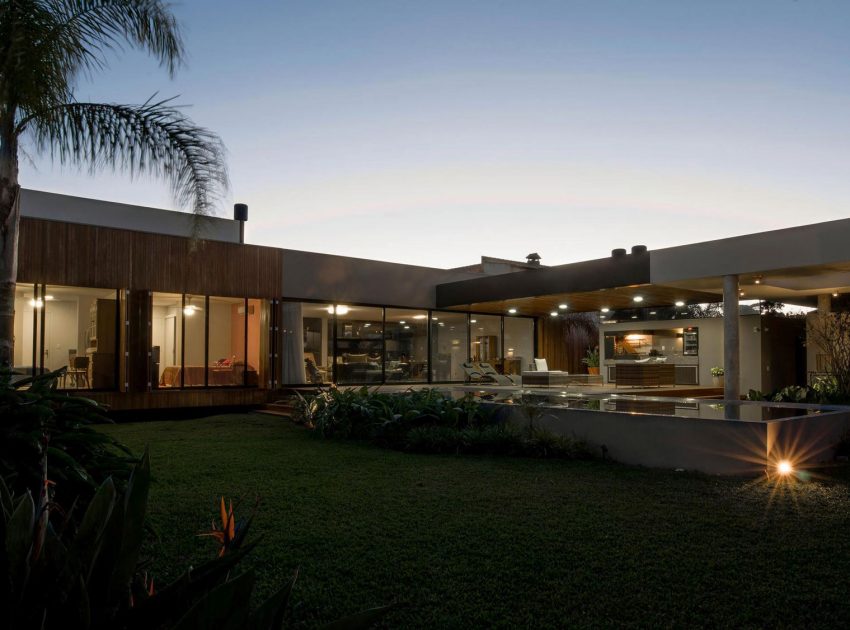 An Exquisite Contemporary Home with Elegant Landscaping in Praia do Laranjal, Brazil by Rmk! Arquitetura (14)