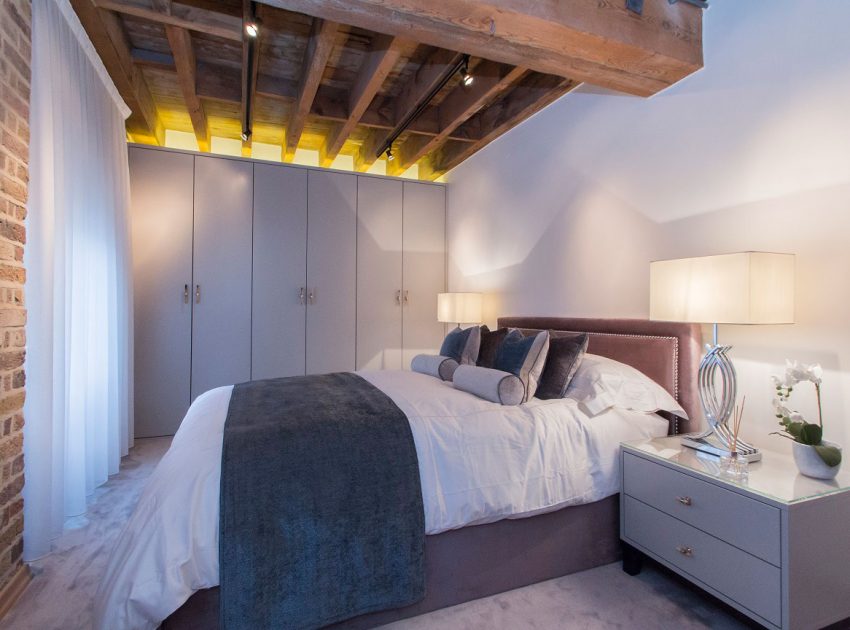 An Exquisite Contemporary Home with Industrial and Rustic Interior in London by Maisha Design (10)