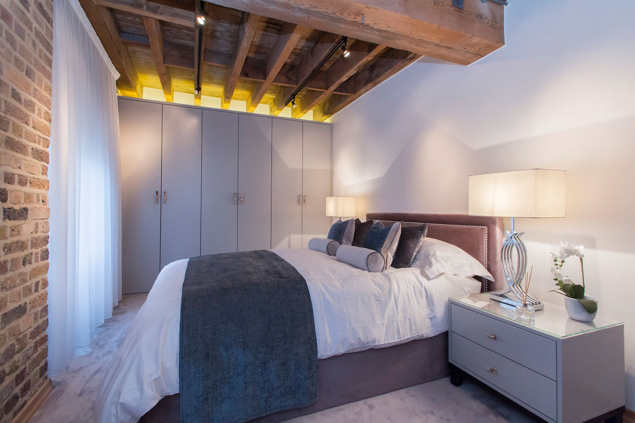 An Exquisite Contemporary Home with Industrial and Rustic Interior in London by Maisha Design (10)