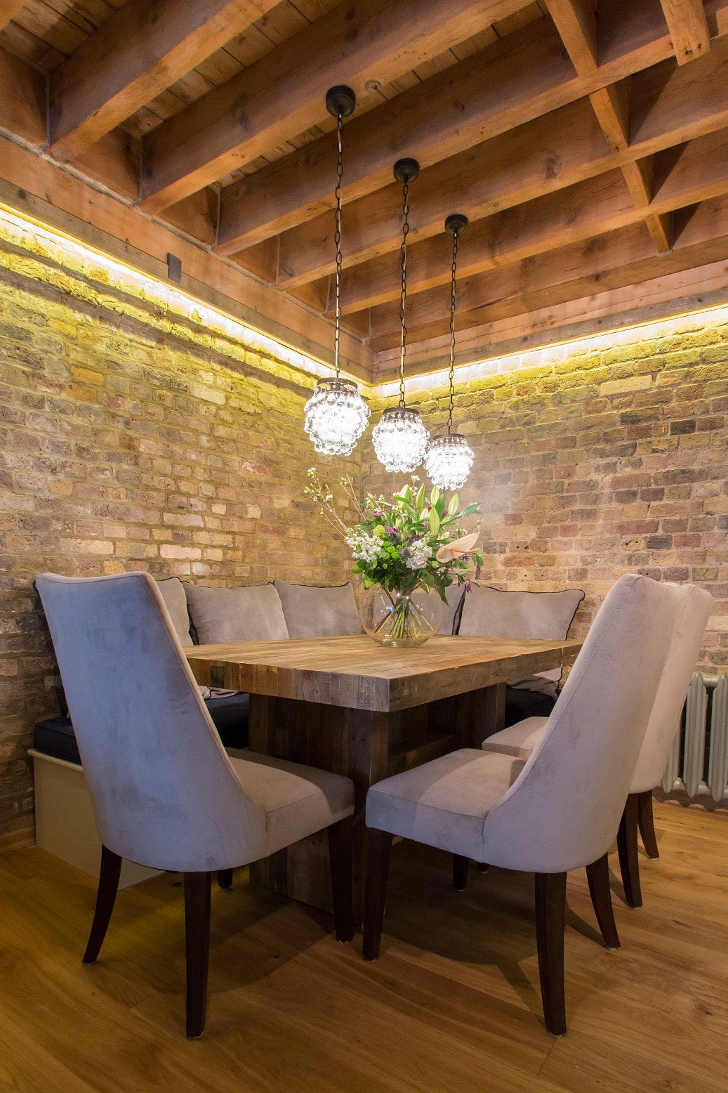 An Exquisite Contemporary Home with Industrial and Rustic Interior in London by Maisha Design (8)