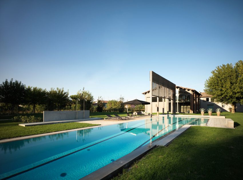 An Exquisite Contemporary Home with Simple Shapes, Clean Lines and Transparency in Faenza, Italy by Bartoletti Cicognani (2)