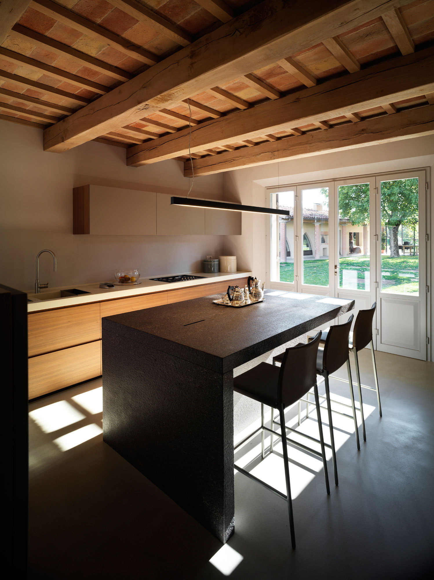 An Exquisite Contemporary Home with Simple Shapes, Clean Lines and Transparency in Faenza, Italy by Bartoletti Cicognani (9)