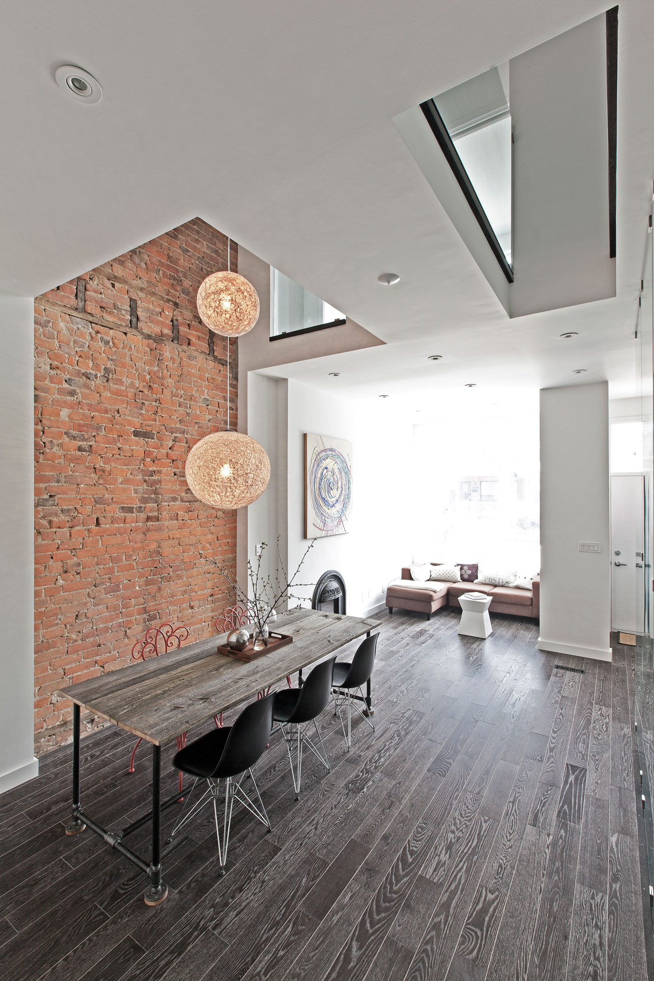 An Old Historic House Turned Into a Bright and Airy Modern Home in Toronto by rzlbd (2)