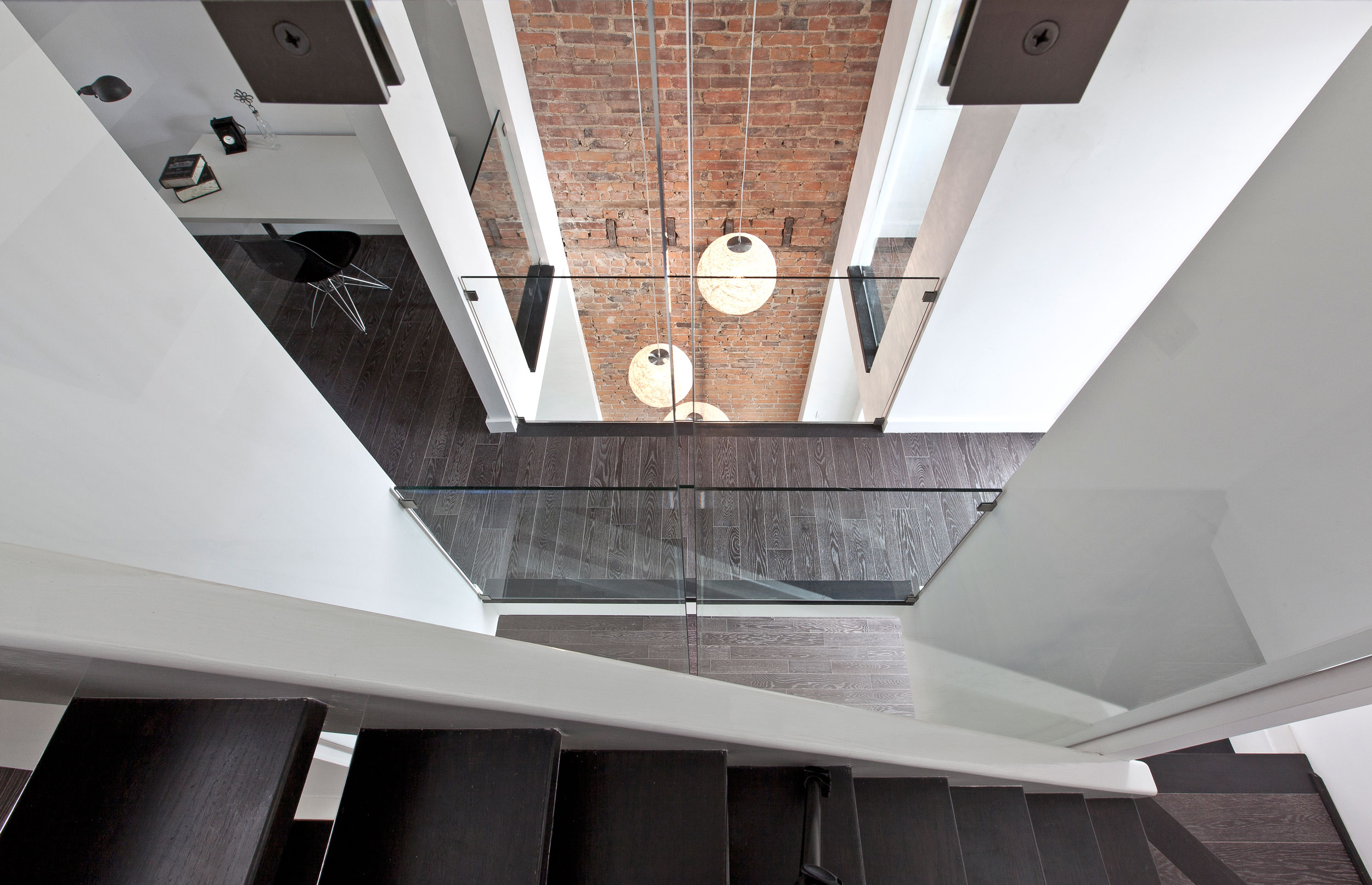 An Old Historic House Turned Into a Bright and Airy Modern Home in Toronto by rzlbd (6)