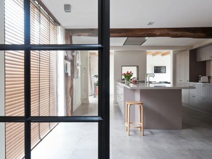 An Old House Transformed into an Elegant Contemporary Home in The Netherlands by Doret Schulkes Interieurarchitecten (5)