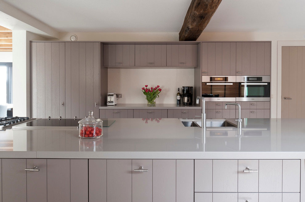 An Old House Transformed into an Elegant Contemporary Home in The Netherlands by Doret Schulkes Interieurarchitecten (6)
