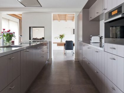 An Old House Transformed into an Elegant Contemporary Home in The Netherlands by Doret Schulkes Interieurarchitecten (7)