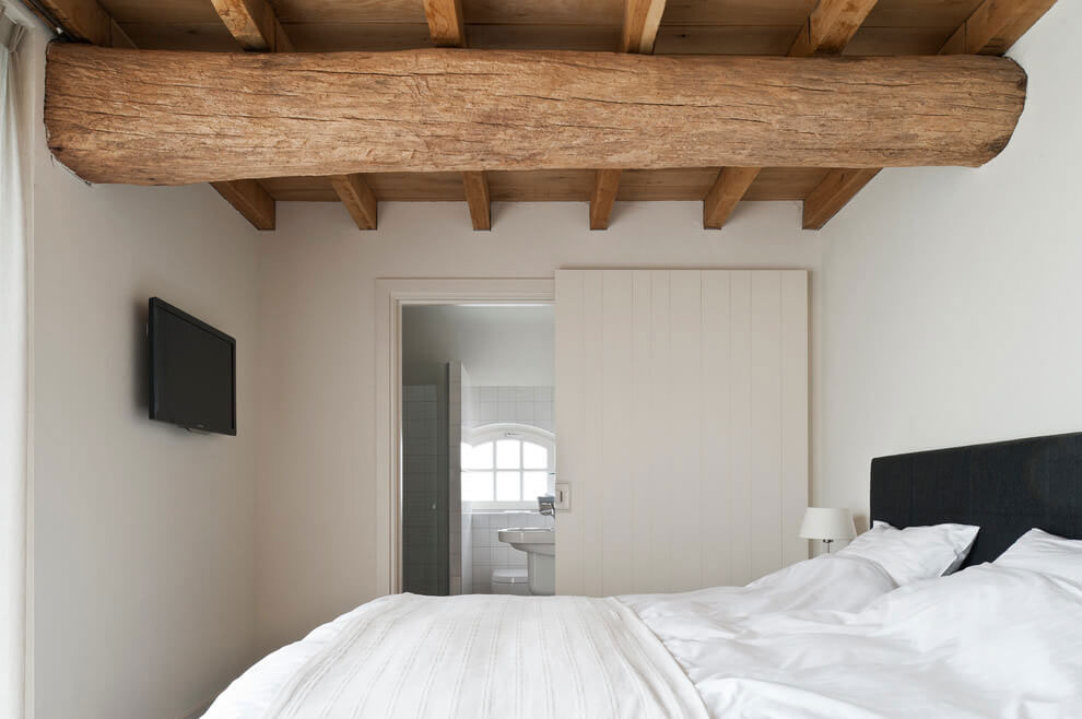 An Old House Transformed into an Elegant Contemporary Home in The Netherlands by Doret Schulkes Interieurarchitecten (9)