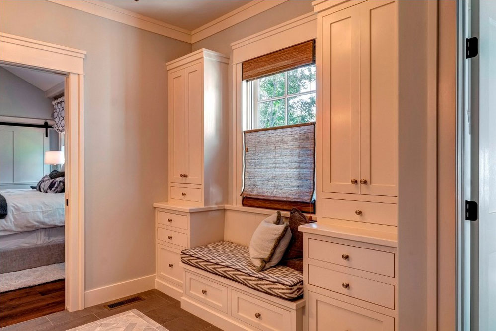 A Beautiful Contemporary Home Showcases Warm and Inviting Style in Pennsylvania by Farinelli Construction (23)