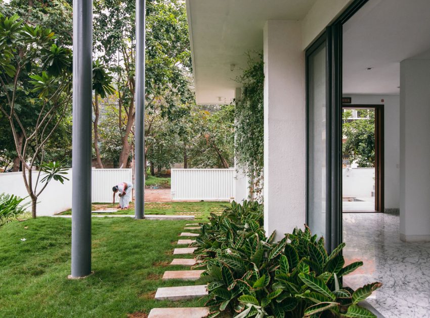 A Beautiful Contemporary House with Simplicity and Elegance in Bangalore, India by Abin Design Studio (2)