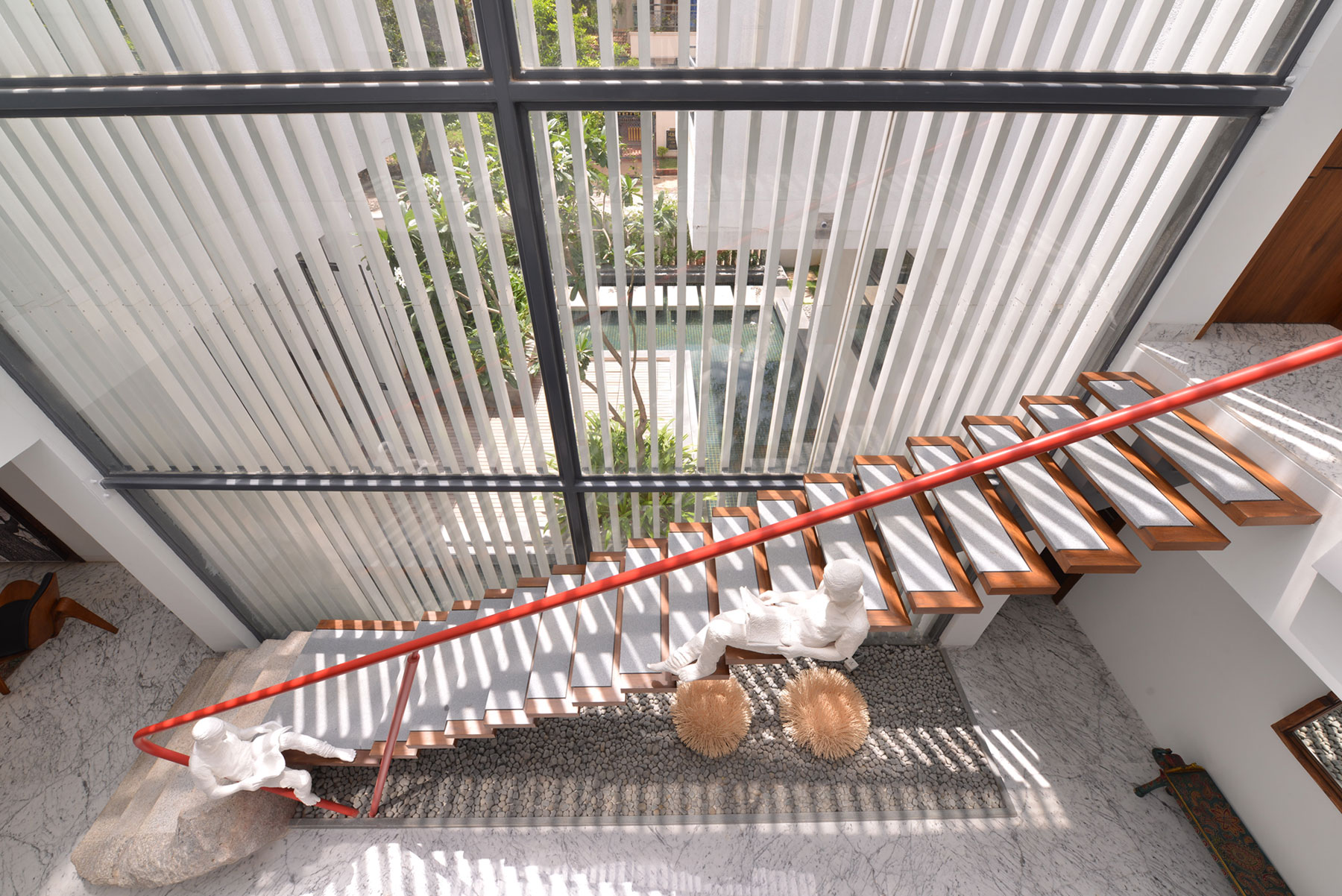A Beautiful Contemporary House with Simplicity and Elegance in Bangalore, India by Abin Design Studio (21)