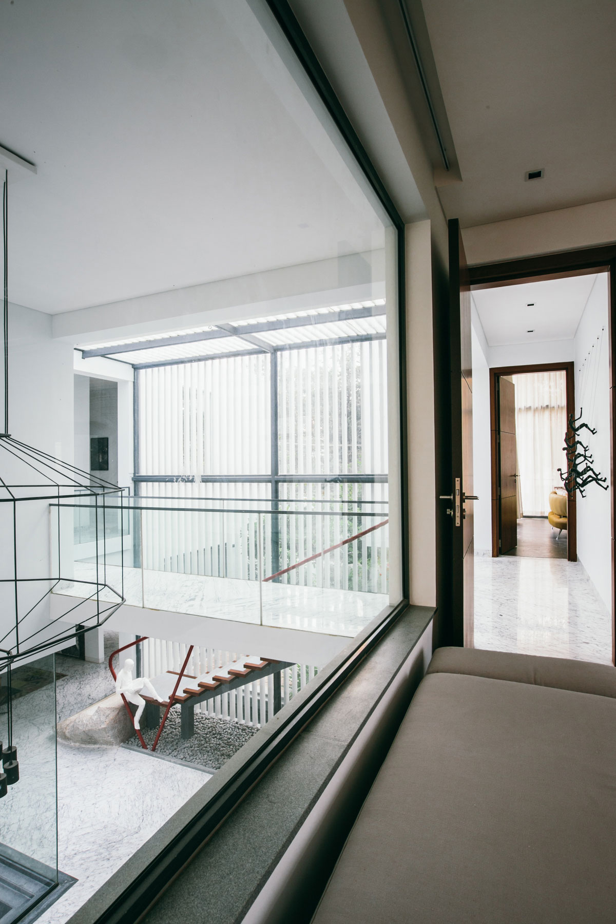 A Beautiful Contemporary House with Simplicity and Elegance in Bangalore, India by Abin Design Studio (22)