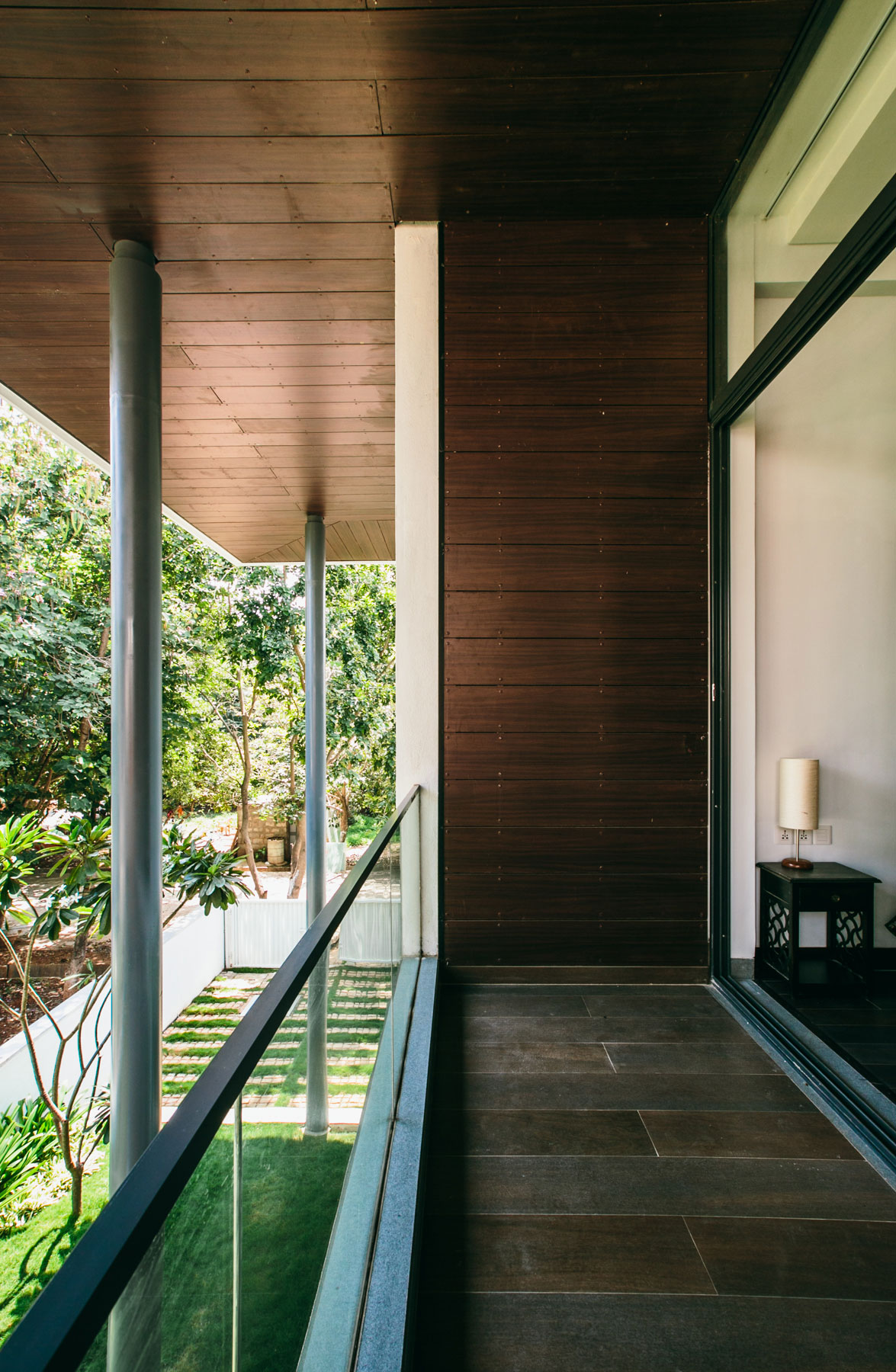A Beautiful Contemporary House with Simplicity and Elegance in Bangalore, India by Abin Design Studio (23)