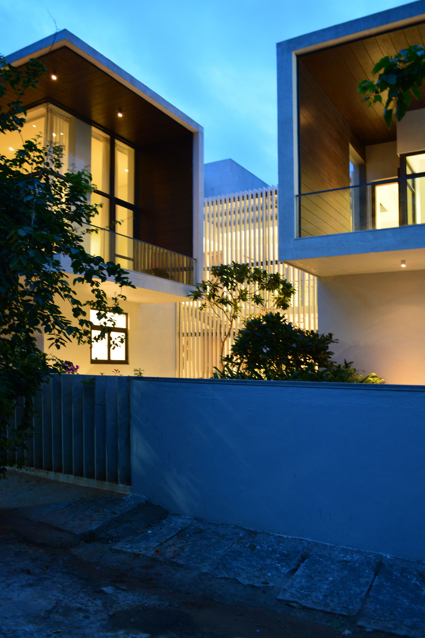 A Beautiful Contemporary House with Simplicity and Elegance in Bangalore, India by Abin Design Studio (26)