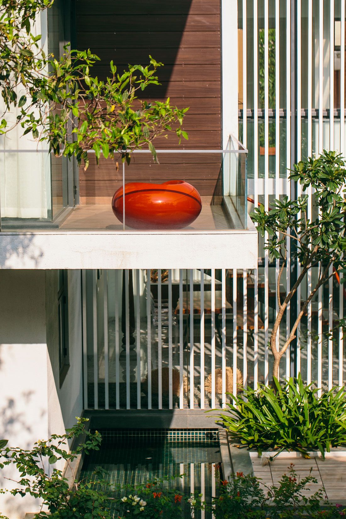 A Beautiful Contemporary House with Simplicity and Elegance in Bangalore, India by Abin Design Studio (6)