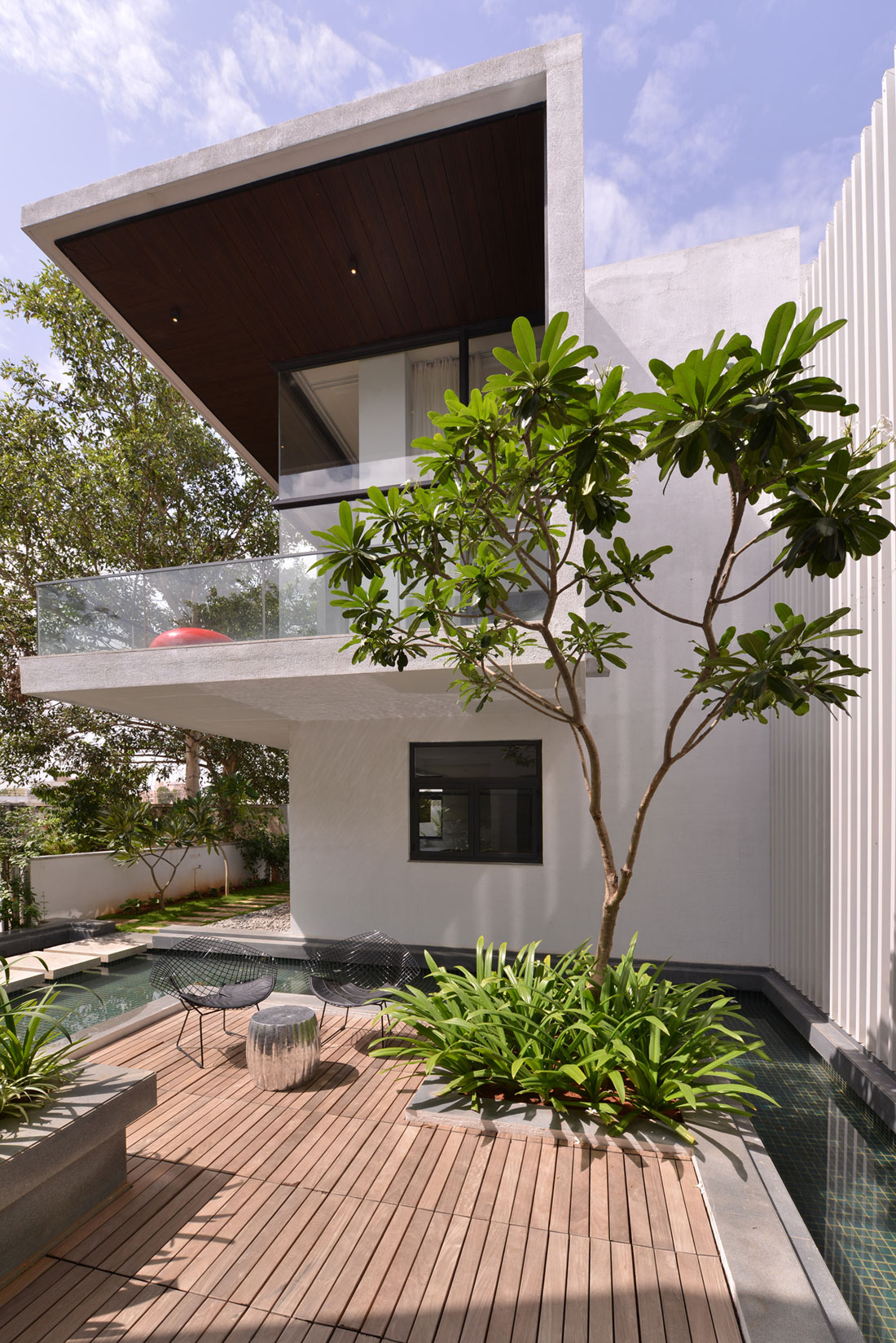 A Beautiful Contemporary House with Simplicity and Elegance in Bangalore, India by Abin Design Studio (8)