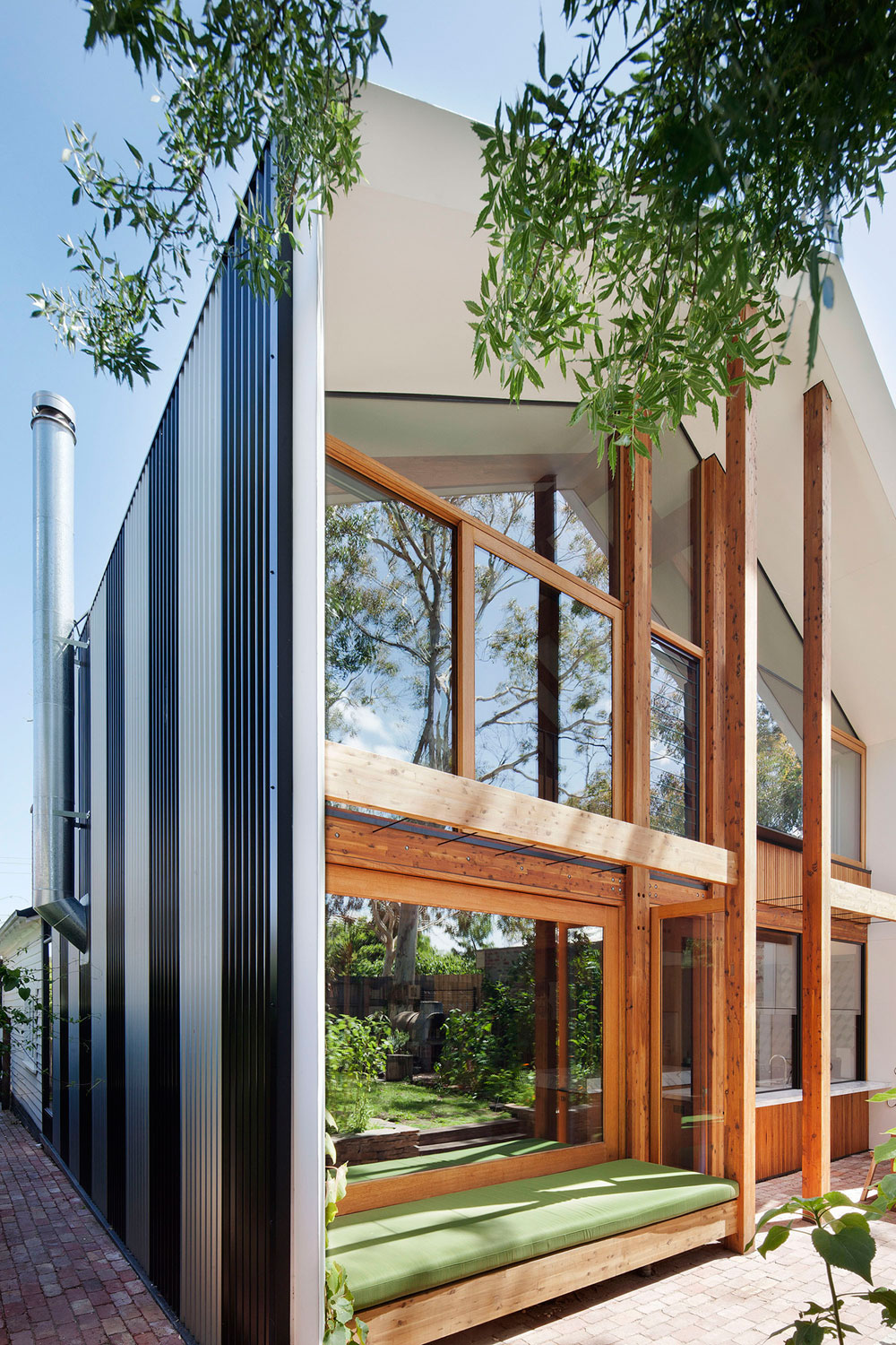A Beautiful Contemporary House with Transparent Rear Facade in Northcote by BKK Architects (3)