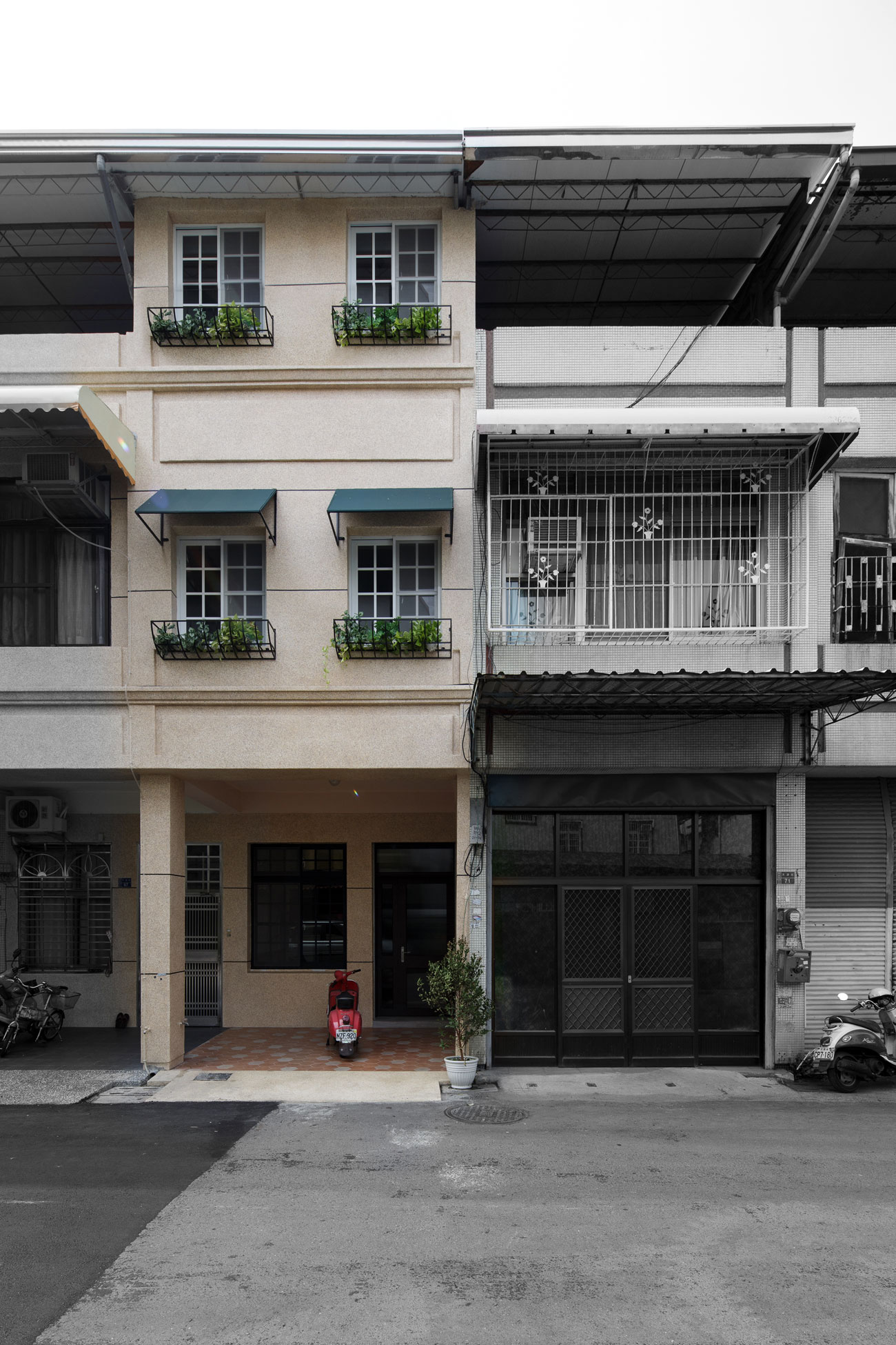 A Beautiful Home with an Interior Full of Light and Open Spaces in Pingtung City, Taiwan by House Design (25)