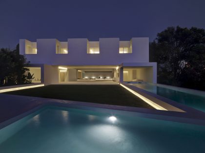 A Beautiful White Modern Home with an Internal Courtyard Surrounded by Perforated Walls in Marbella by Gus Wüstemann Architects (23)