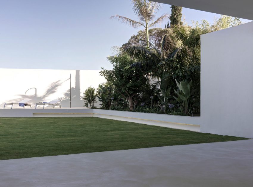 A Beautiful White Modern Home with an Internal Courtyard Surrounded by Perforated Walls in Marbella by Gus Wüstemann Architects (5)