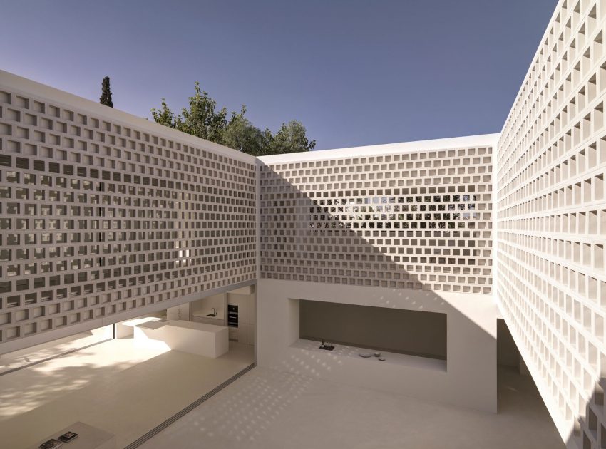 A Beautiful White Modern Home with an Internal Courtyard Surrounded by Perforated Walls in Marbella by Gus Wüstemann Architects (7)