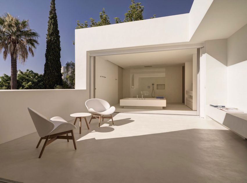 A Beautiful White Modern Home with an Internal Courtyard Surrounded by Perforated Walls in Marbella by Gus Wüstemann Architects (9)