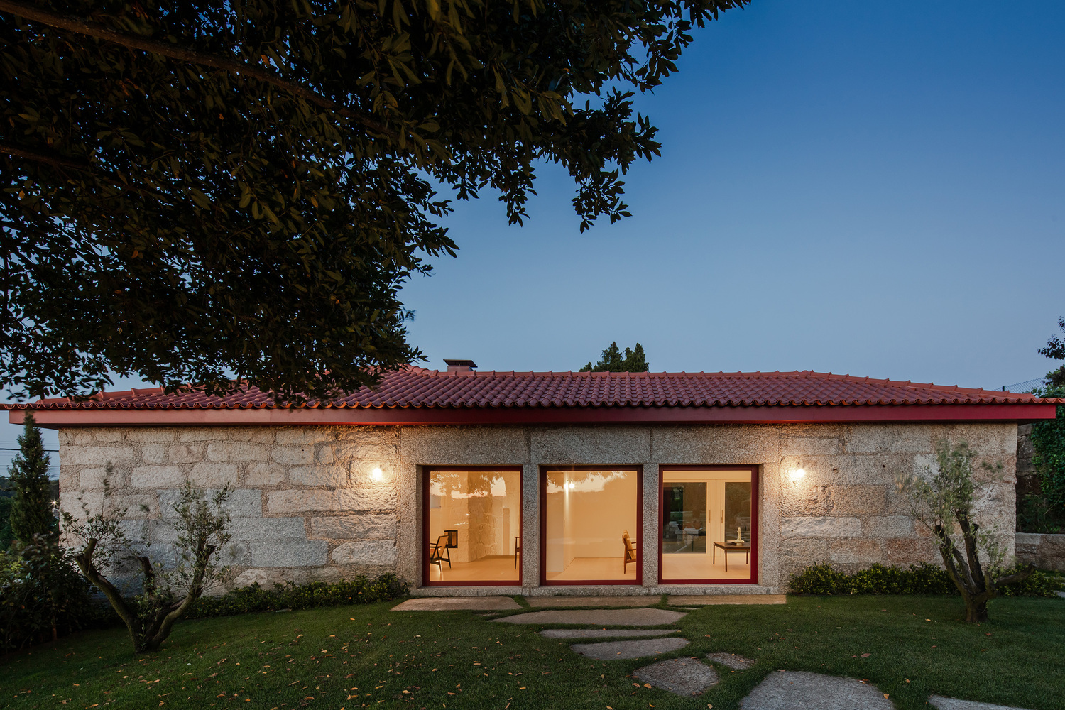 A Beautiful and Bright Red House Overlooks a Stunning Landscape in Vila Nova de Famalicão, Portugal by NOARQ (17)