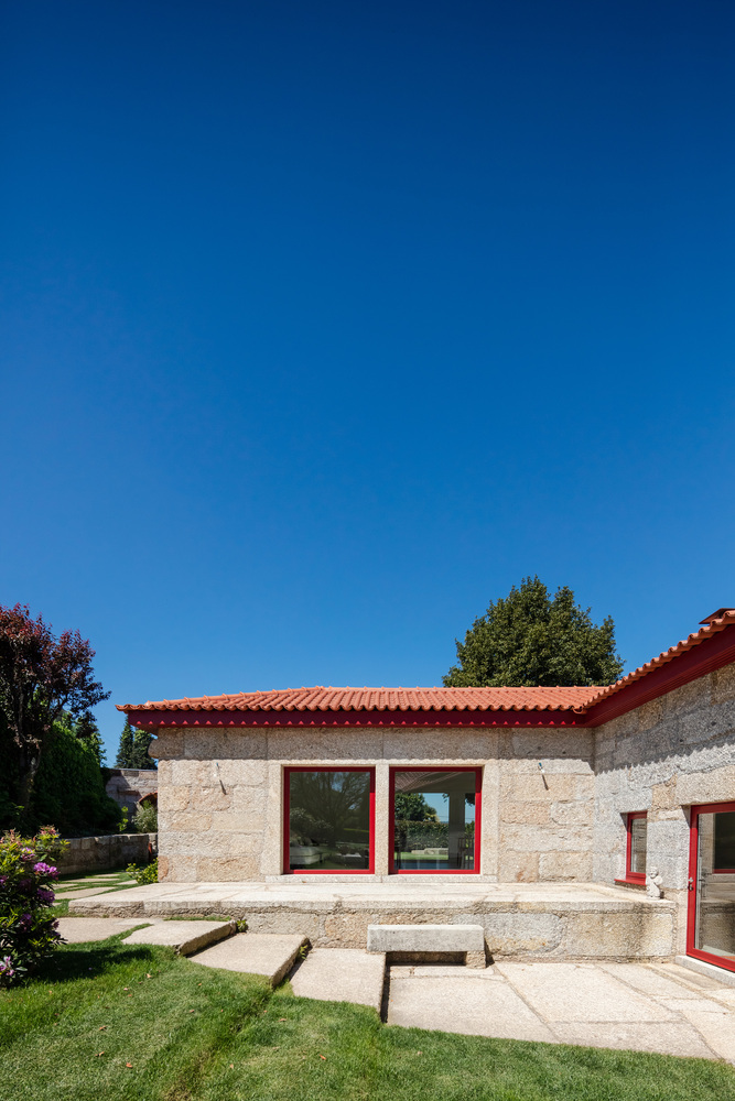 A Beautiful and Bright Red House Overlooks a Stunning Landscape in Vila Nova de Famalicão, Portugal by NOARQ (7)