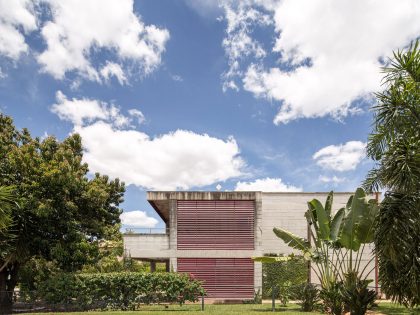 A Bright Contemporary Home From Concrete, Metal and Glass in Brasilia