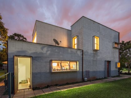 A Bright Contemporary Home From Concrete, Metal and Glass in Brasilia by LAB606 (21)