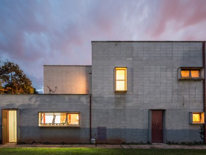 A Bright Contemporary Home From Concrete, Metal and Glass in Brasilia by LAB606 (22)