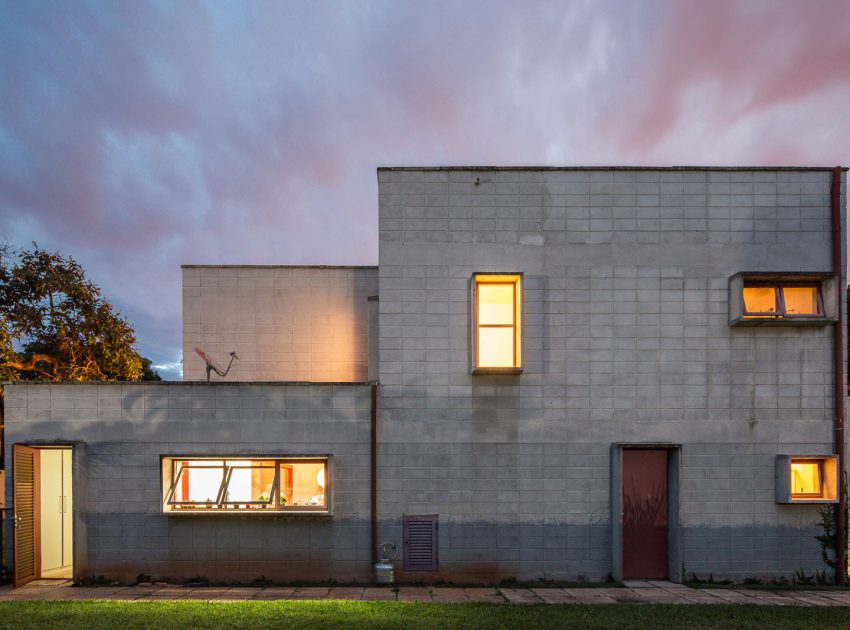 A Bright Contemporary Home From Concrete, Metal and Glass in Brasilia by LAB606 (22)