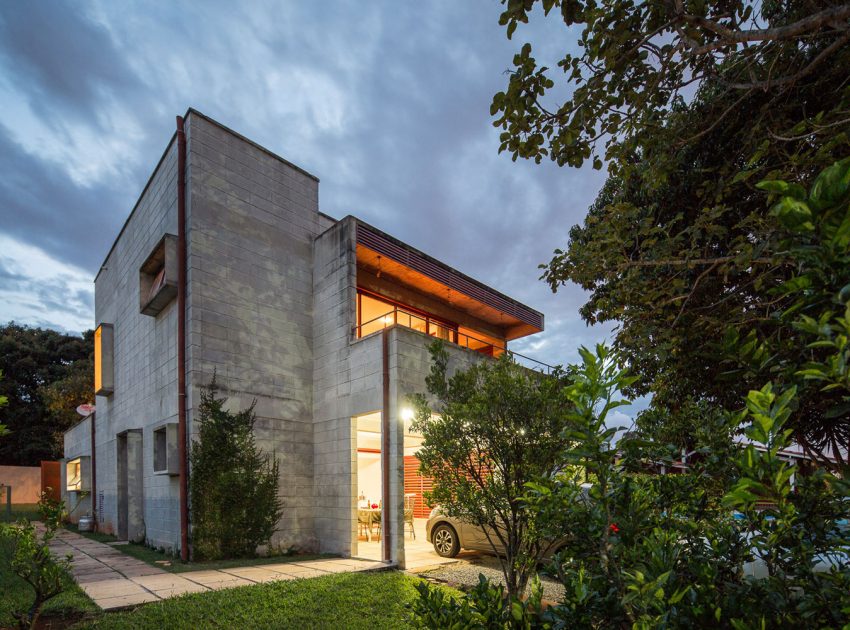 A Bright Contemporary Home From Concrete, Metal and Glass in Brasilia by LAB606 (23)