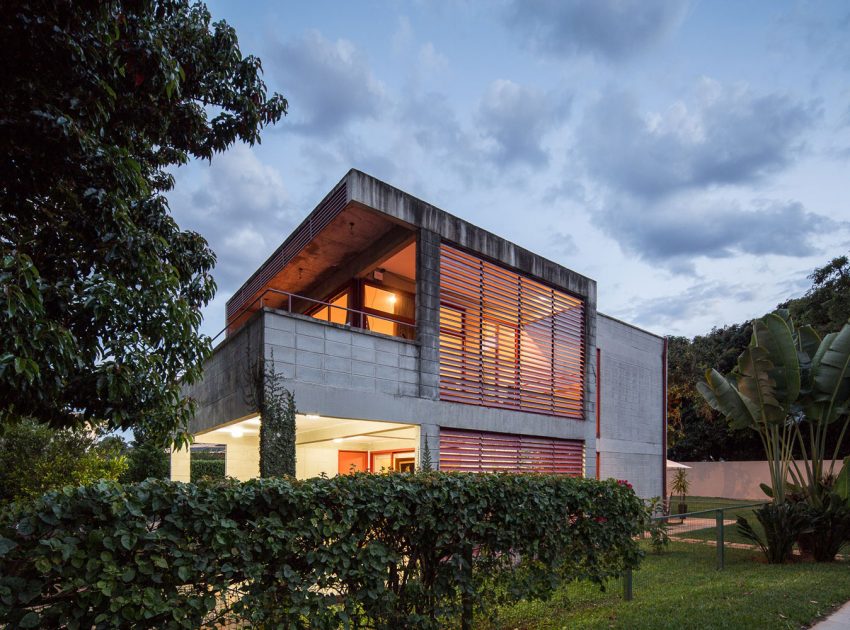 A Bright Contemporary Home From Concrete, Metal and Glass in Brasilia by LAB606 (24)