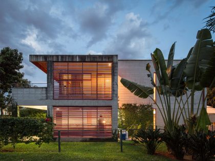 A Bright Contemporary Home From Concrete, Metal and Glass in Brasilia by LAB606 (25)