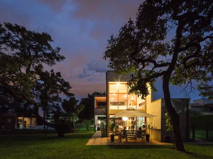 A Bright Contemporary Home From Concrete, Metal and Glass in Brasilia by LAB606 (26)