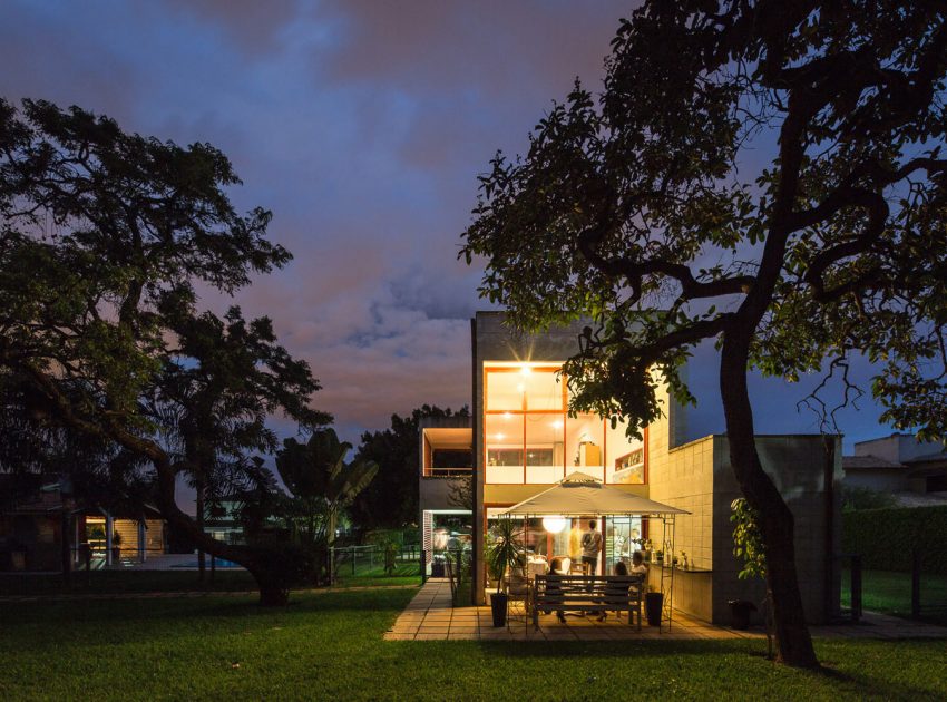 A Bright Contemporary Home From Concrete, Metal and Glass in Brasilia by LAB606 (26)