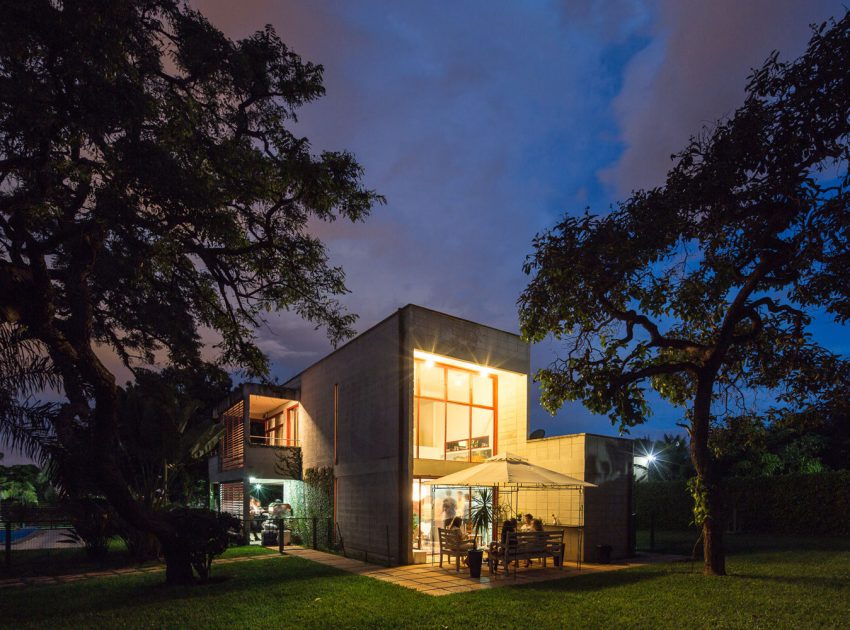 A Bright Contemporary Home From Concrete, Metal and Glass in Brasilia by LAB606 (27)