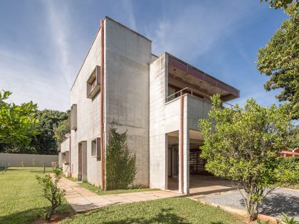 A Bright Contemporary Home From Concrete, Metal and Glass in Brasilia by LAB606 (5)