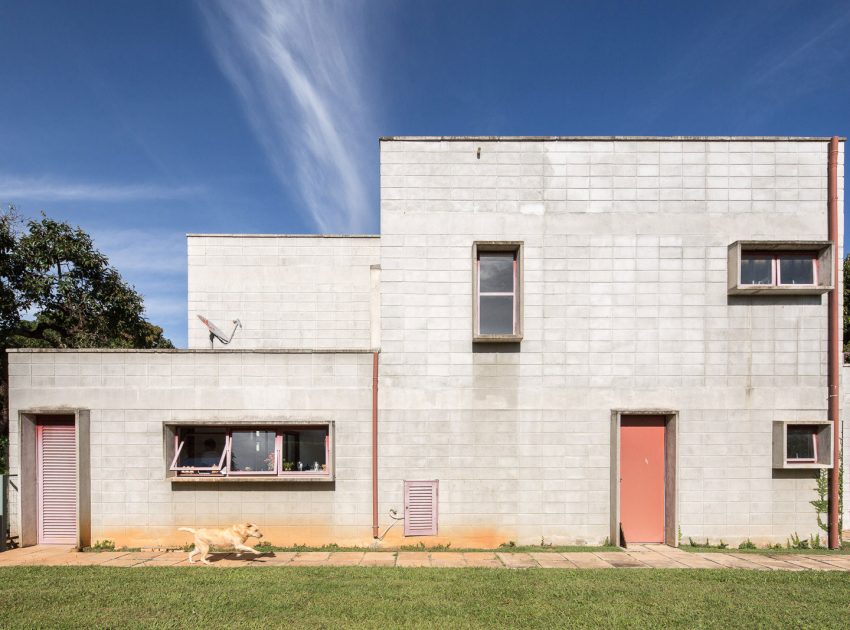 A Bright Contemporary Home From Concrete, Metal and Glass in Brasilia by LAB606 (6)