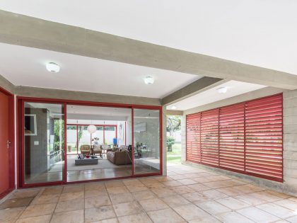 A Bright Contemporary Home From Concrete, Metal and Glass in Brasilia by LAB606 (8)