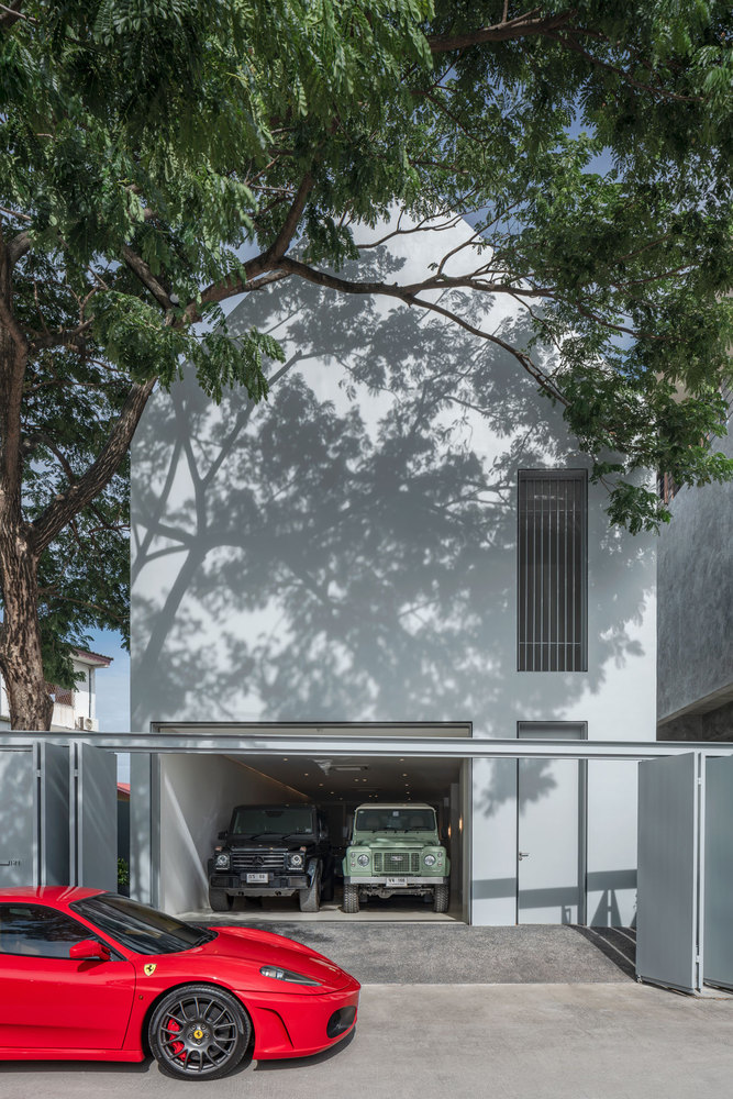 A Bright Contemporary Home for an Avid Car Collector in Bangkok by BROWNHOUSES Company Limited (1)