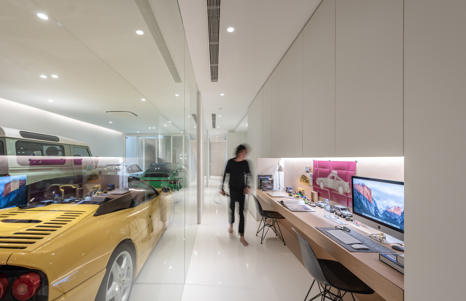 A Bright Contemporary Home for an Avid Car Collector in Bangkok by BROWNHOUSES Company Limited (11)